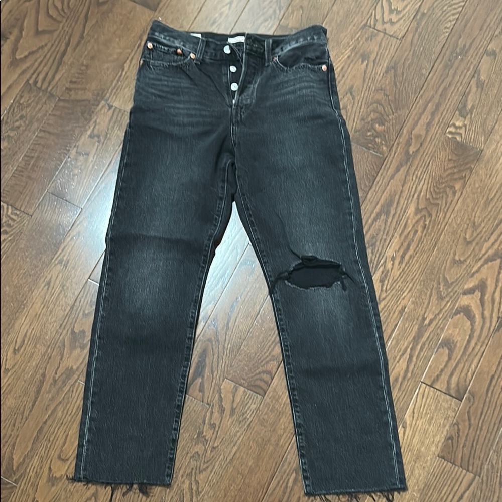 Levi’s Wedgie Straight - Black Distressed Jeans